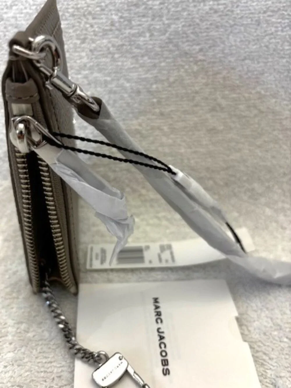 Marc Jacobs Groove pebble leather top zip wristlet card holder in Concrete gray